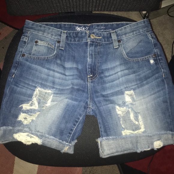 Cut off jean shorts with the with worn look - Picture 4 of 5